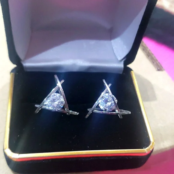 Earings - Picture 1 of 6